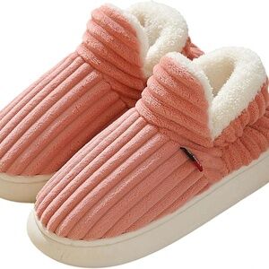 NWT Pluffi Women's Slipper Booties Cloud Cozy Plush Indoor Shoes Size 5.5